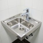 Антивандальная сантехника из стали: конструктивные особенности и сферы применения